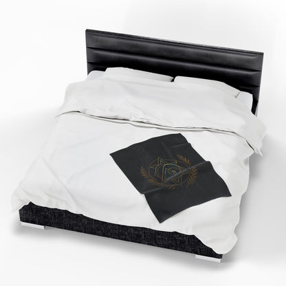 Gothic Velvet Plush Blanket - Cozy Décor for Gaming Lovers
