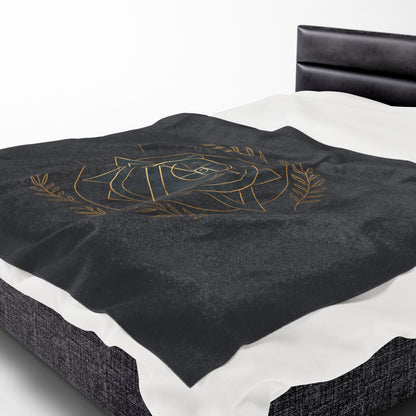 Gothic Velvet Plush Blanket - Cozy Décor for Gaming Lovers